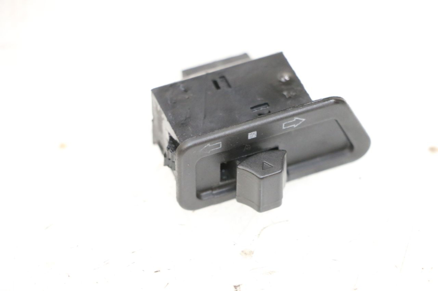 photo de COMMODO CLIGNOTANT JM MOTORS OLDIES GT 4T 50 (2018 - 2025) - Autre angle de vue