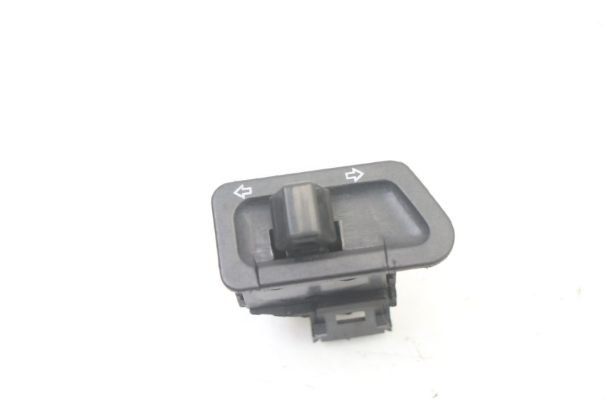 photo de COMMODO CLIGNOTANT SYM ORBIT III 3 4T 50 (2021 - 2025)