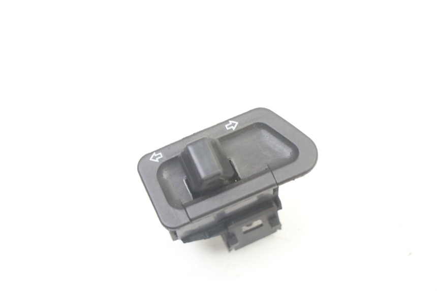 photo de COMMODO CLIGNOTANT SYM ORBIT III 3 4T 50 (2021 - 2025)