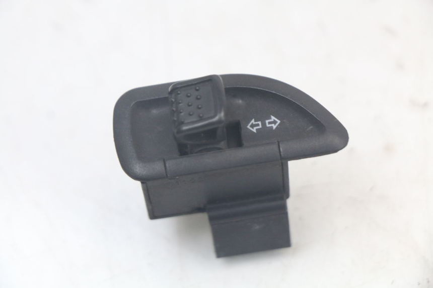 photo de COMMODO CLIGNOTANT PIAGGIO LIBERTY 125 (2009 - 2013)