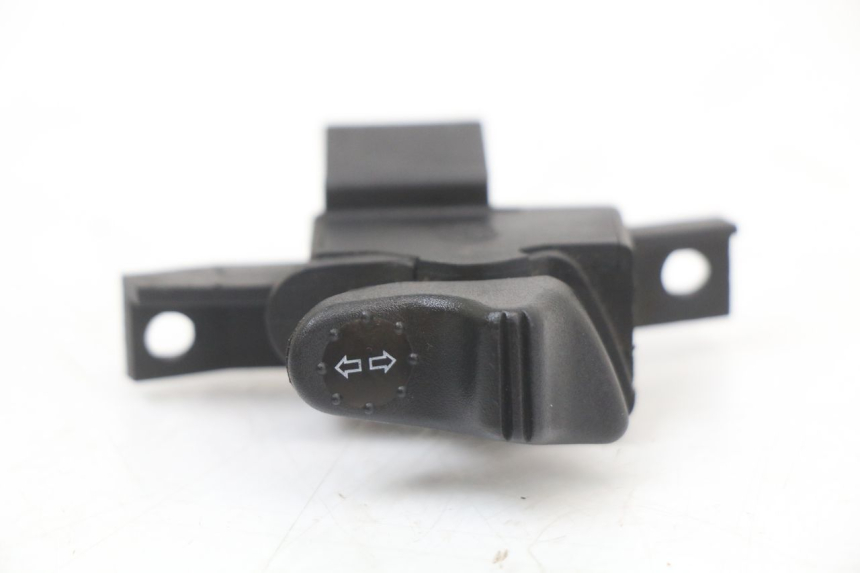 photo de COMMODO CLIGNOTANT PIAGGIO VESPA LX 125 (2005 - 2010)
