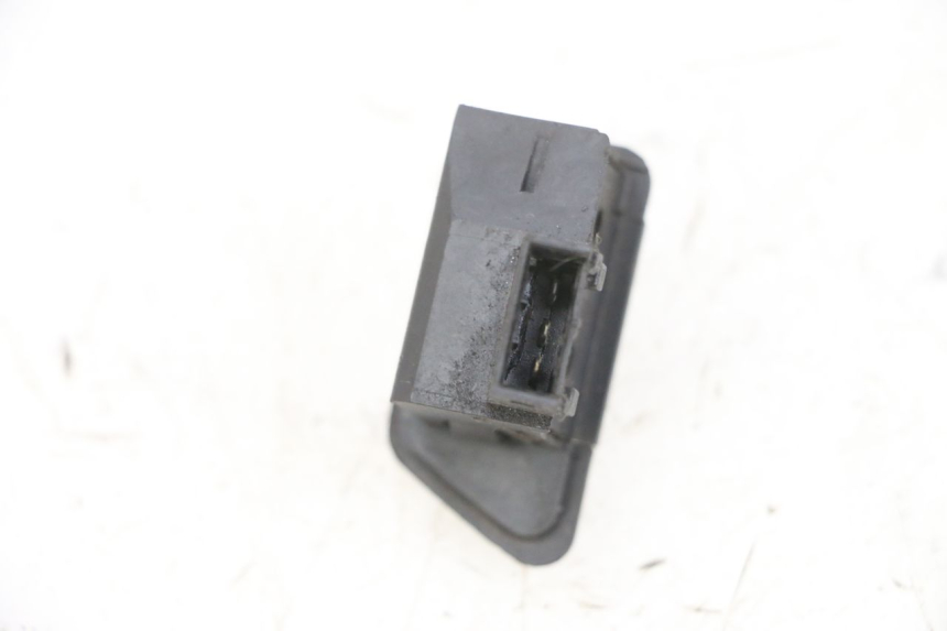 photo de COMMODO CLIGNOTANT YAMAHA XMAX X-MAX 125 (2006 - 2009) - Zoom état d’usage