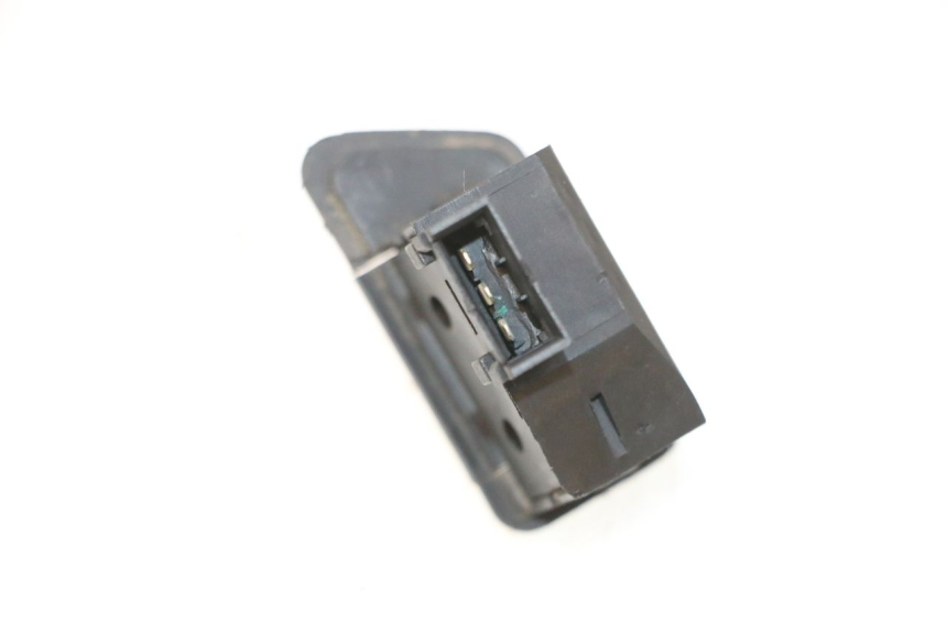 photo de COMMODO CLIGNOTANT YAMAHA XMAX X-MAX 125 (2006 - 2009) - Zoom état d’usage