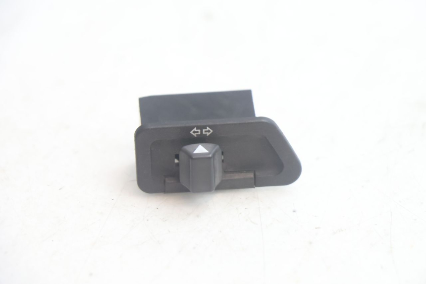 photo de COMMODO CLIGNOTANT YAMAHA XMAX X-MAX 125 (2006 - 2009) - Vue principale