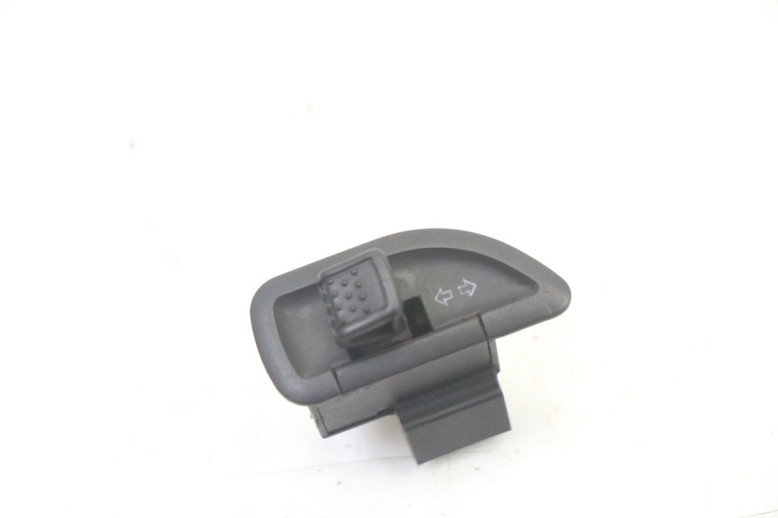 photo de COMMODO CLIGNOTANT PIAGGIO XEVO - X EVO 125 (2007 - 2016)