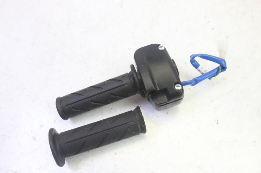 photo de COMMODO DROIT KYMCO AGILITY 4T 50 (2018 - 2022) - Points de fixation