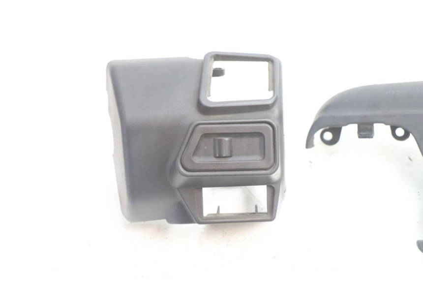 photo de COMMODO DROIT APRILIA ATLANTIC S 125 (2010 - 2013) - Détail de la pièce