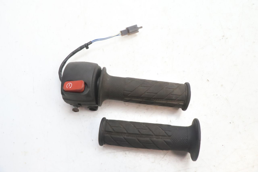 photo de COMMODO DROIT MBK BOOSTER SPIRIT 50 (2004 - 2017) - Vue principale