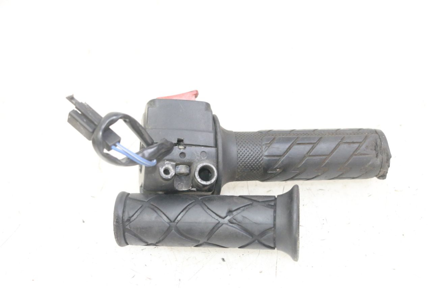 photo de COMMODO DROIT MBK BOOSTER SPIRIT NAKED 50 (2004 - 2017)