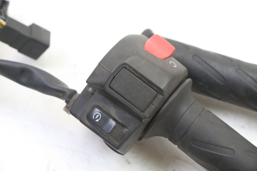 photo de COMMODO DROIT SUZUKI BURGMAN 125 (2007 - 2014)
