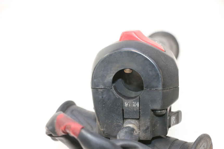 photo de COMMODO DROIT SUZUKI BURGMAN 125 (2007 - 2014) - Détail de la pièce