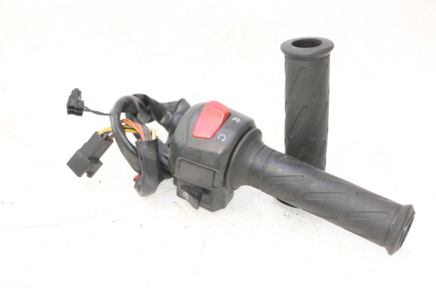 photo de COMMODO DROIT SUZUKI BURGMAN 125 (2007 - 2014) - Vue principale