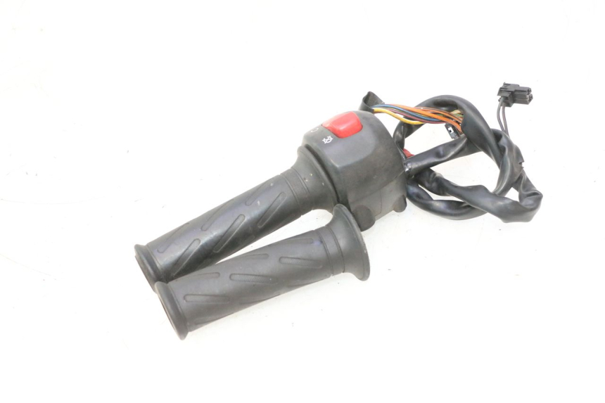 photo de COMMODO DROIT SUZUKI BURGMAN 125 (2007 - 2014) - Points de fixation
