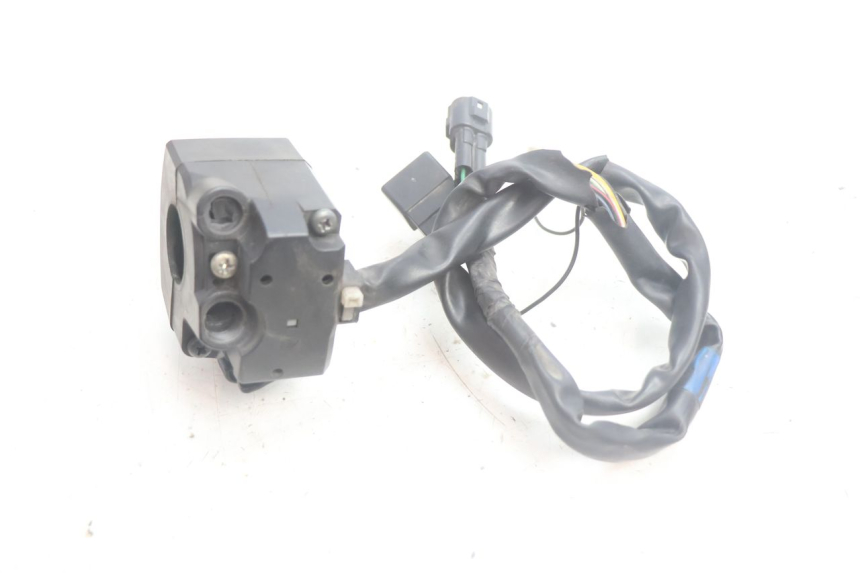 photo de COMMODO DROIT SUZUKI BURGMAN EXECUTIVE ABS 650 (2006 - 2012) - Gros plan technique