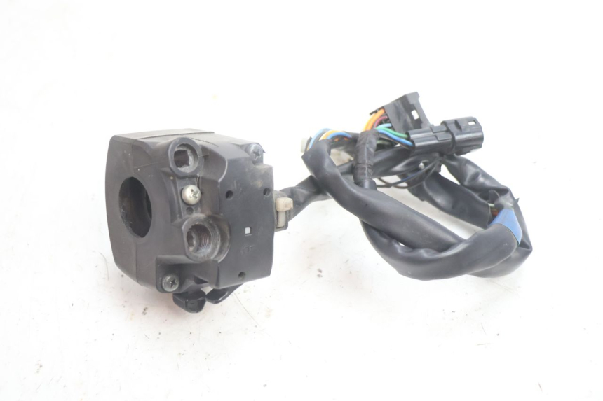 photo de COMMODO DROIT SUZUKI BURGMAN EXECUTIVE ABS 650 (2006 - 2012) - Gros plan technique