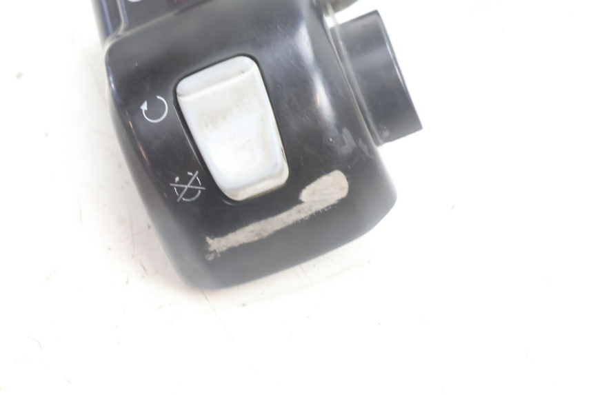 photo de COMMODO DROIT YAMAHA BW'S BWS 125 (2010 - 2013) - Autre angle de vue