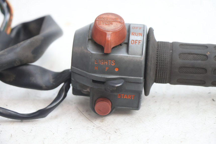 photo de COMMODO DROIT HONDA CB TWO FIFTY 250 (1991 - 2002) - Zoom état d’usage