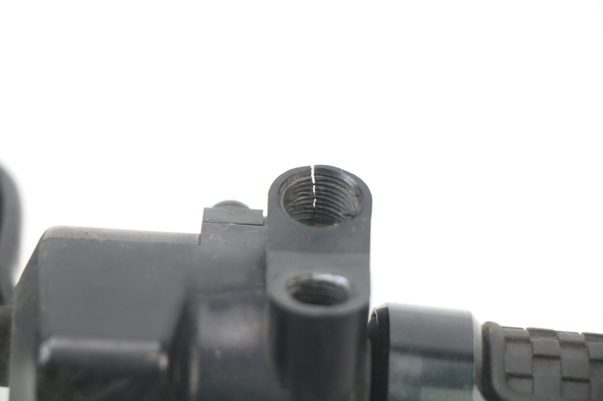 photo de COMMODO DROIT HONDA CBR 929 RR FIREBLADE 900 (2000 - 2001) - Détail de la pièce