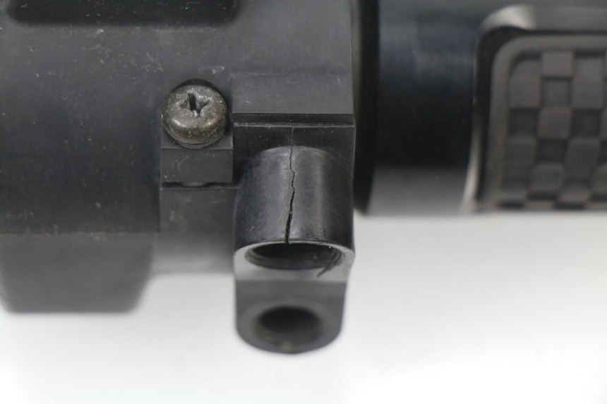 photo de COMMODO DROIT HONDA CBR 929 RR FIREBLADE 900 (2000 - 2001) - Zoom état d’usage