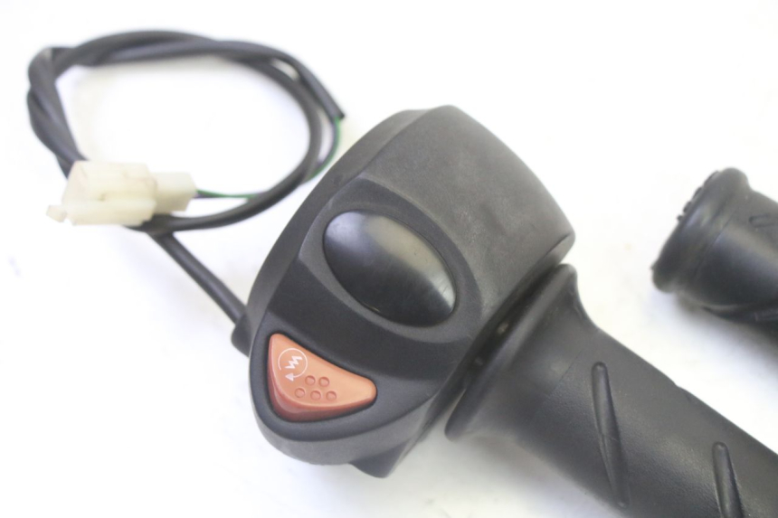 photo de COMMODO DROIT PEUGEOT CITYSTAR 50 (2013 - 2017)