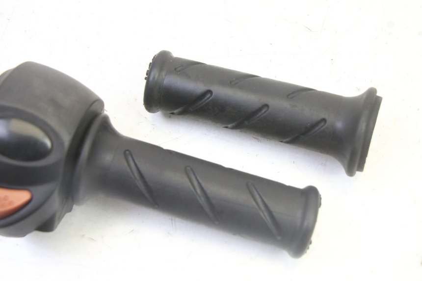 photo de COMMODO DROIT PEUGEOT CITYSTAR 50 (2013 - 2017)