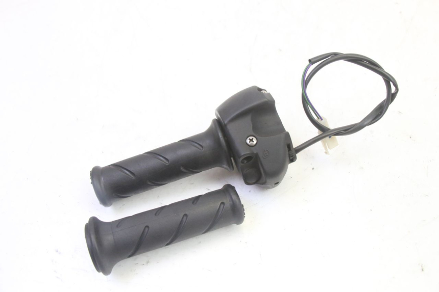 photo de COMMODO DROIT PEUGEOT CITYSTAR 50 (2013 - 2017)