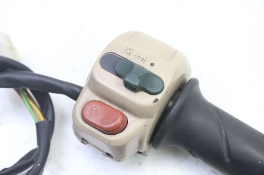 photo de COMMODO DROIT PEUGEOT ELYSEO 125 (1999 - 2004)