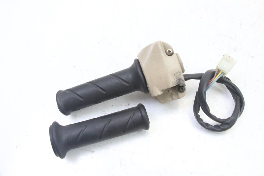 photo de COMMODO DROIT PEUGEOT ELYSEO 125 (1999 - 2004)