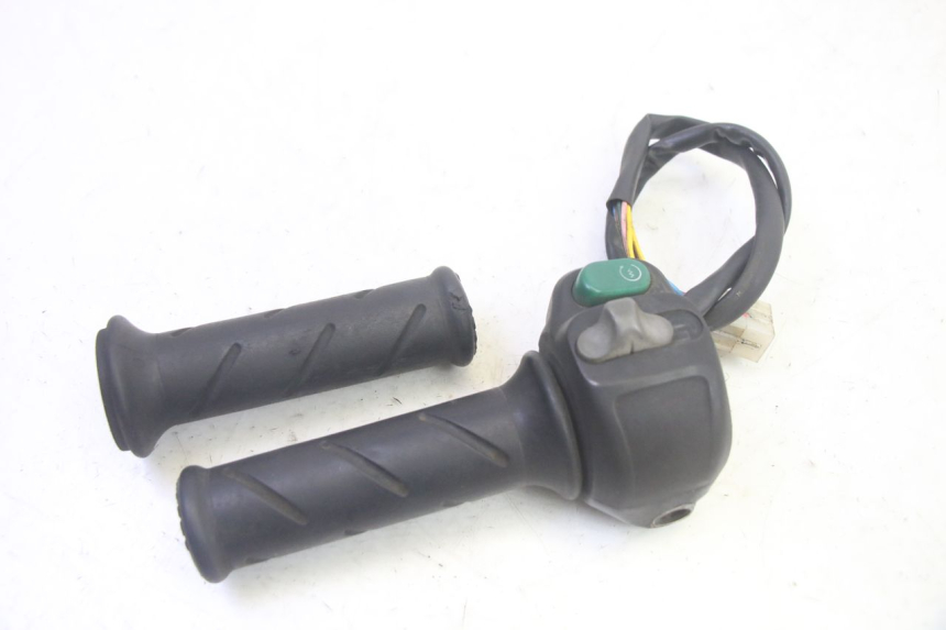 photo de COMMODO DROIT PEUGEOT ELYSEO 125 (1999 - 2004) - Zoom état d’usage