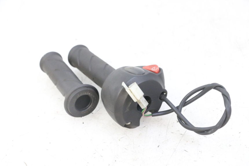 photo de COMMODO DROIT PEUGEOT ELYSTAR 125 (2002 - 2007)