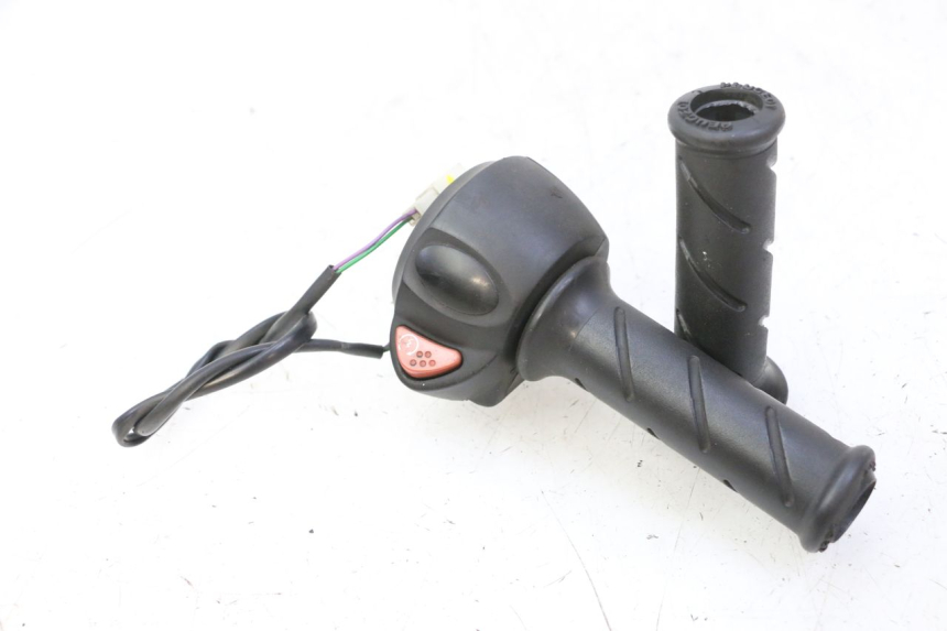 photo de COMMODO DROIT PEUGEOT ELYSTAR 50 (2002 - 2014)