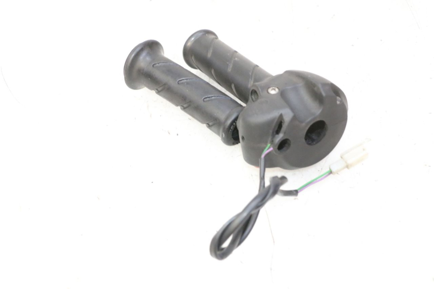 photo de COMMODO DROIT PEUGEOT ELYSTAR 50 (2002 - 2014)