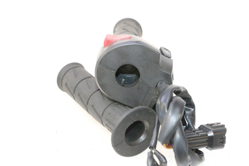photo de COMMODO DROIT KAWASAKI ER-6 ER6 N 650 (2005 - 2009) - Détail de la pièce