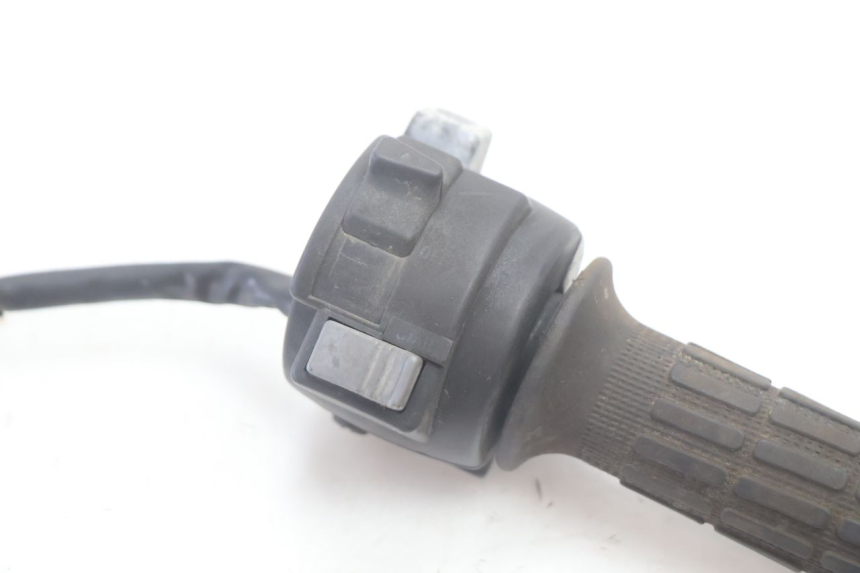 photo de COMMODO DROIT MBK EVOLIS 80 (1993 - 1999) - Détail de la pièce