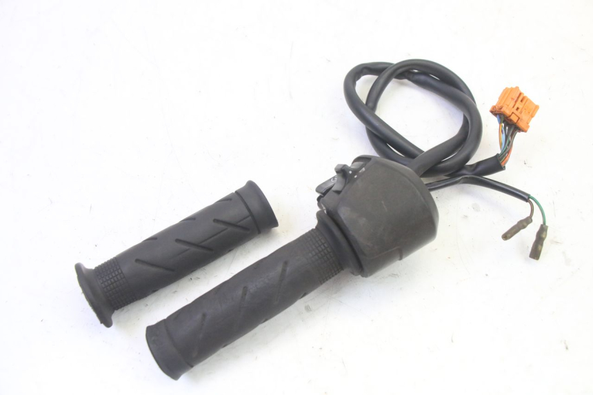 photo de COMMODO DROIT HONDA FES S-WING SWING ABS 125 (2007 - 2015)