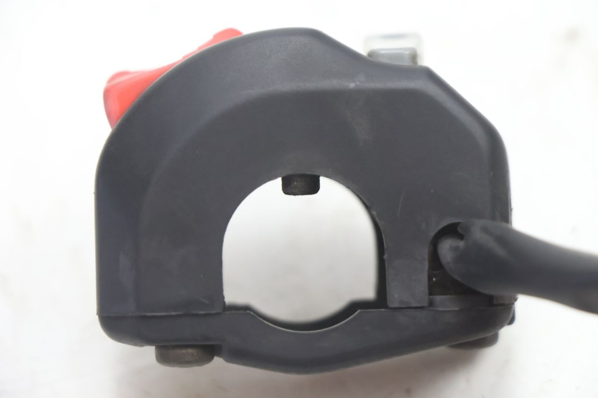 photo de COMMODO DROIT YAMAHA FJR 1300 (2001 - 2005) - Gros plan technique