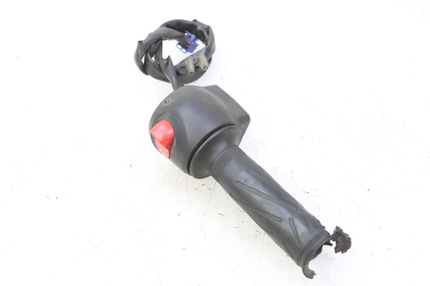 photo de COMMODO DROIT YAMAHA FZ6 N FAZER 600 (2004 - 2006)