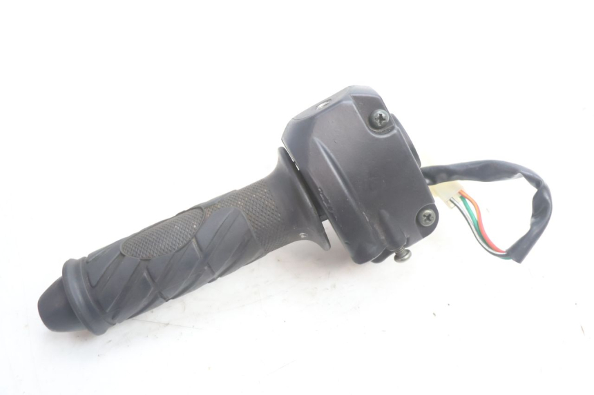 photo de COMMODO DROIT VASTRO GP 2T 50 (2013 - 2017) - Gros plan technique
