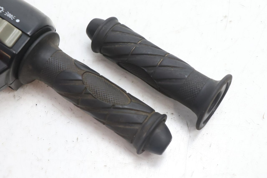 photo de COMMODO DROIT TNT MOTOR GRIDO 2T 50 (2010 - 2019) - Zoom état d’usage