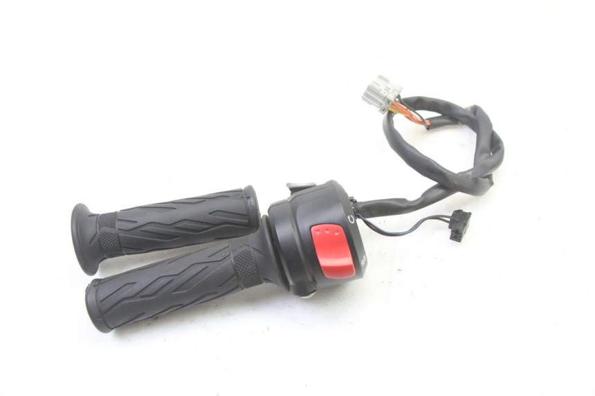 photo de COMMODO DROIT SUZUKI GSR 750 (2011 - 2017)