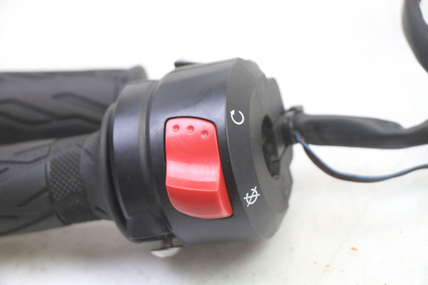 photo de COMMODO DROIT SUZUKI GSR 750 (2011 - 2017)