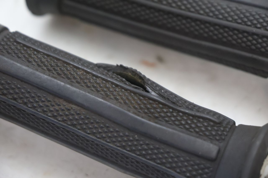 photo de COMMODO DROIT SUZUKI GSX F GSXF 750 (1988 - 1998) - Autre angle de vue