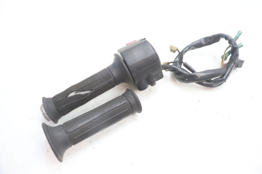 photo de COMMODO DROIT SUZUKI GSX F GSXF 750 (1988 - 1998) - Vue d’ensemble