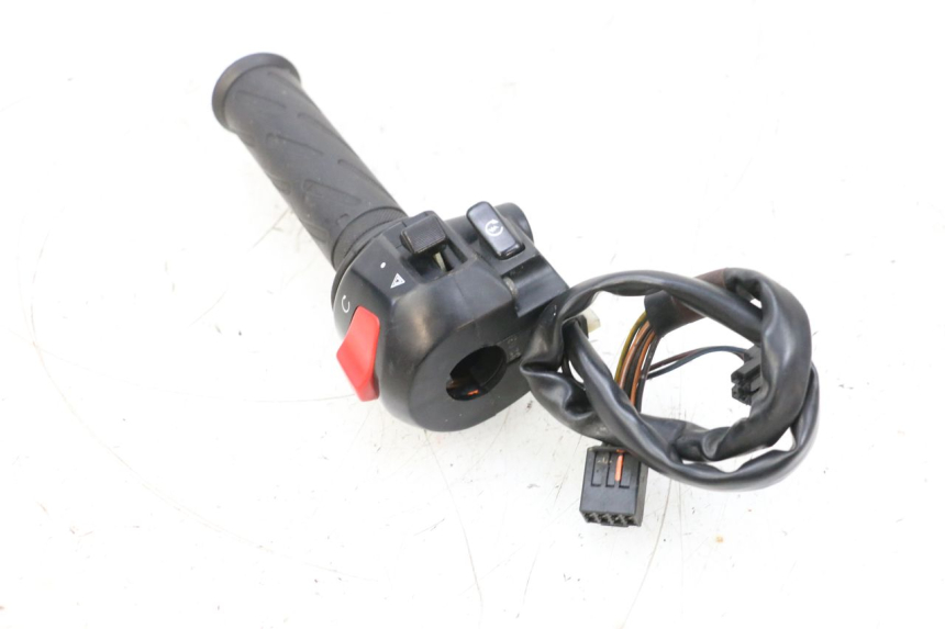 photo de COMMODO DROIT SUZUKI GSXR GSX-R 1000 (2003 - 2004) - Marquages et références