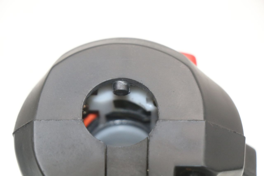 photo de COMMODO DROIT HYOSUNG GTR 125 (2006 - 2008) - Points de fixation