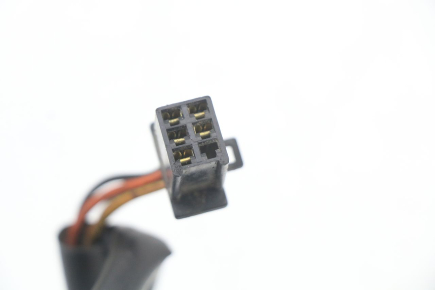 photo de COMMODO DROIT HYOSUNG GTR 125 (2006 - 2008) - Marquages et références