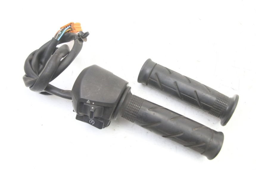 photo de COMMODO DROIT HONDA FES S-WING SWING ABS 125 (2007 - 2015)