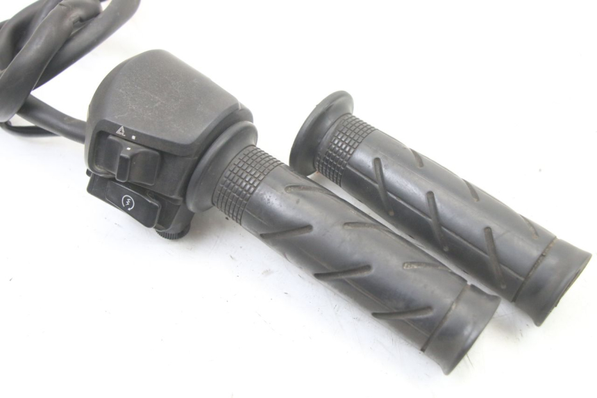 photo de COMMODO DROIT HONDA FES S-WING SWING ABS 125 (2007 - 2015)
