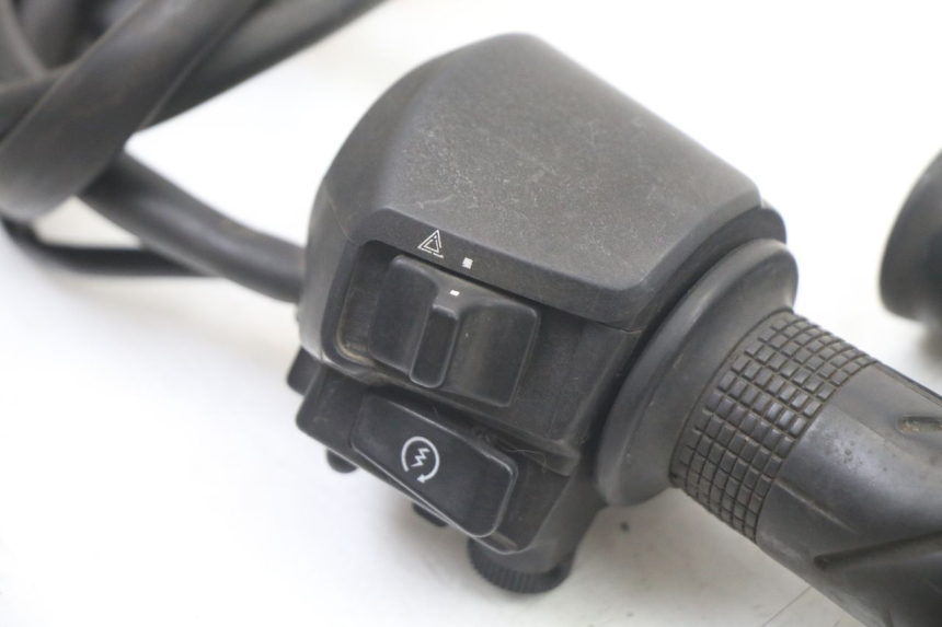 photo de COMMODO DROIT HONDA FES S-WING SWING ABS 125 (2007 - 2015)