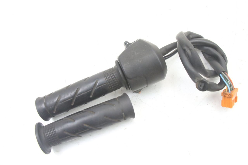 photo de COMMODO DROIT HONDA FES S-WING SWING ABS 125 (2007 - 2015)